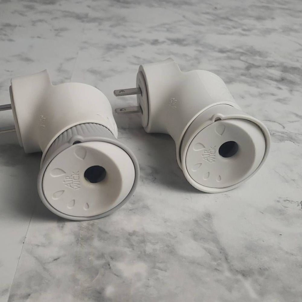 5 Preowned Airwick Plug Diffusers - Picture 9 of 12